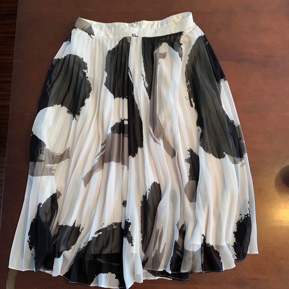 Banana republic midi skirt black and white
